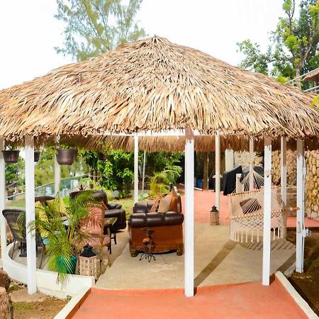 Bella Vista Vacation Apartment Монтего Бей Екстериор снимка