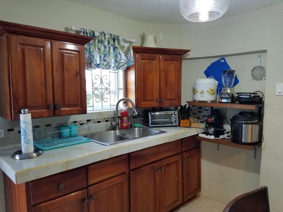 Bella Vista Vacation Apartment Монтего Бей Екстериор снимка