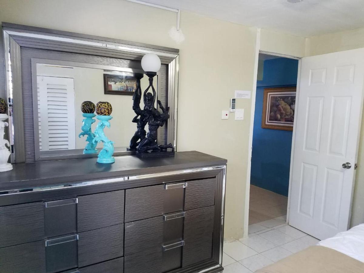 Bella Vista Vacation Apartment Монтего Бей Екстериор снимка