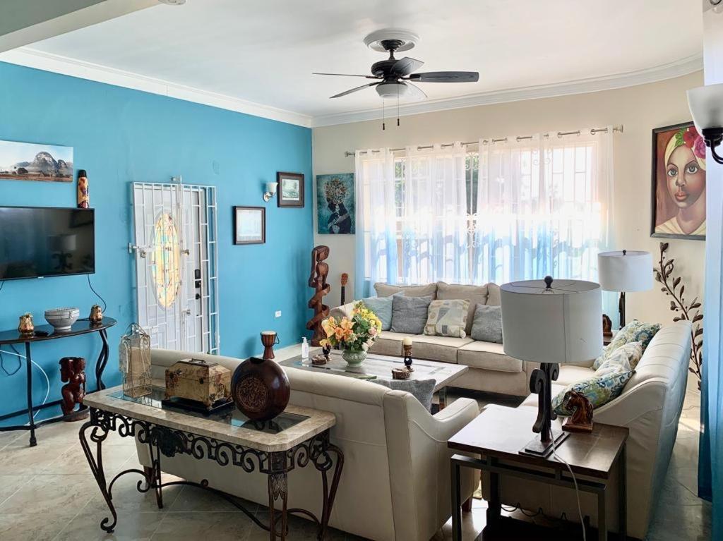 Bella Vista Vacation Apartment Монтего Бей Екстериор снимка