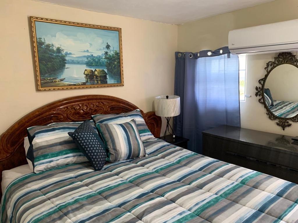 Bella Vista Vacation Apartment Монтего Бей Екстериор снимка