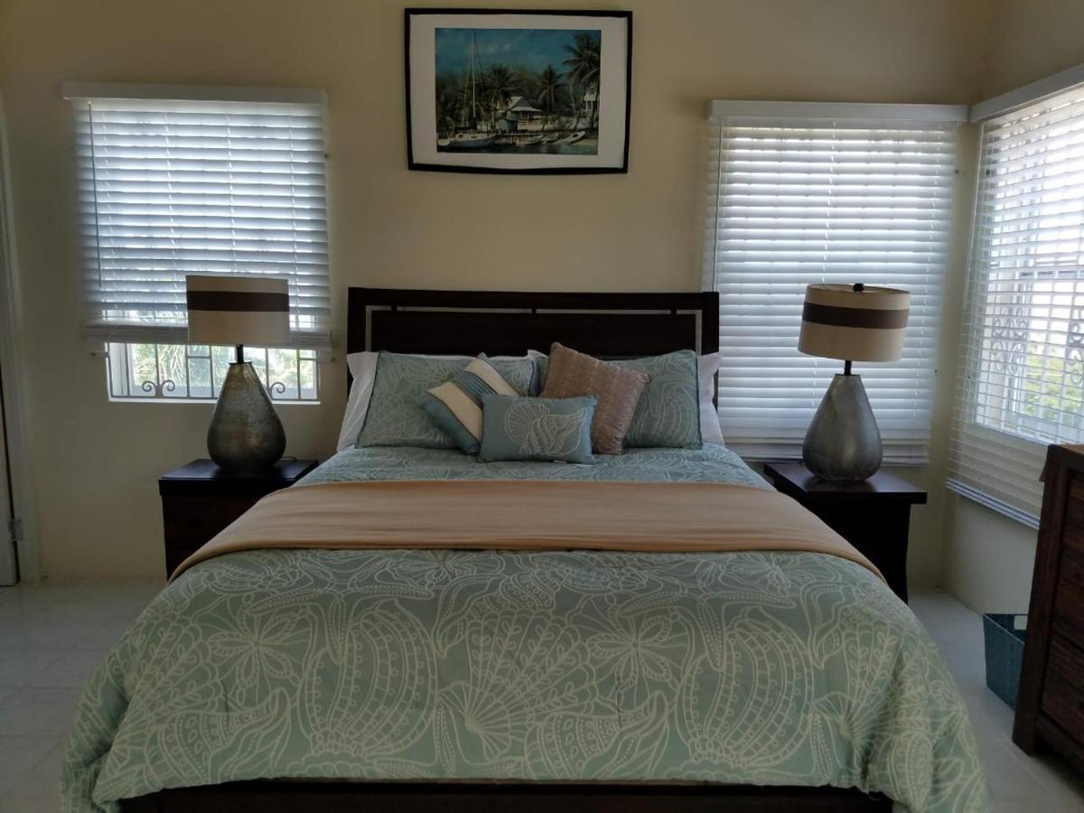 Bella Vista Vacation Apartment Монтего Бей Екстериор снимка