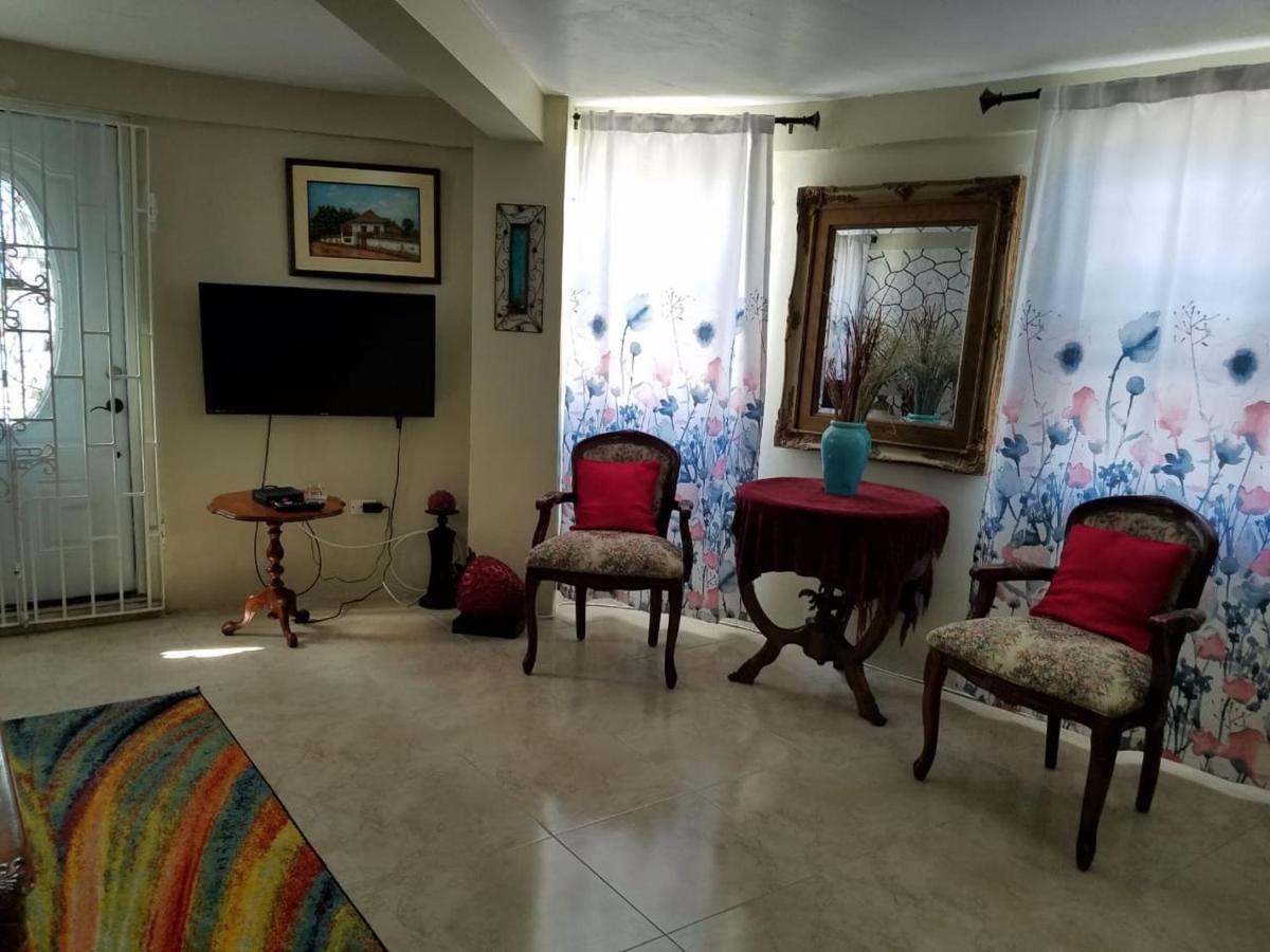 Bella Vista Vacation Apartment Монтего Бей Екстериор снимка