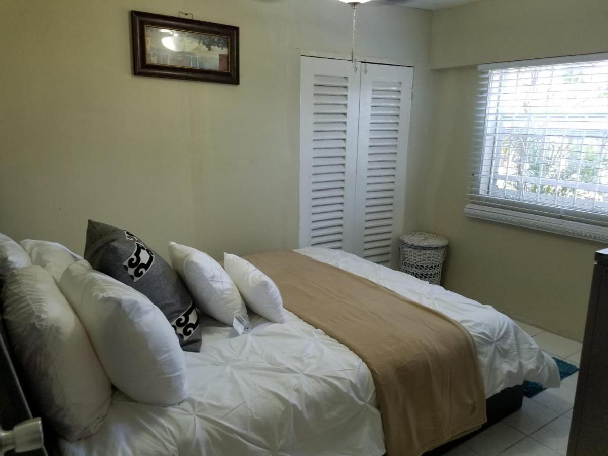 Bella Vista Vacation Apartment Монтего Бей Екстериор снимка