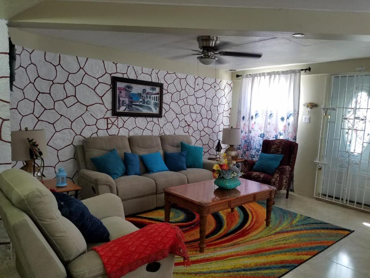 Bella Vista Vacation Apartment Монтего Бей Екстериор снимка