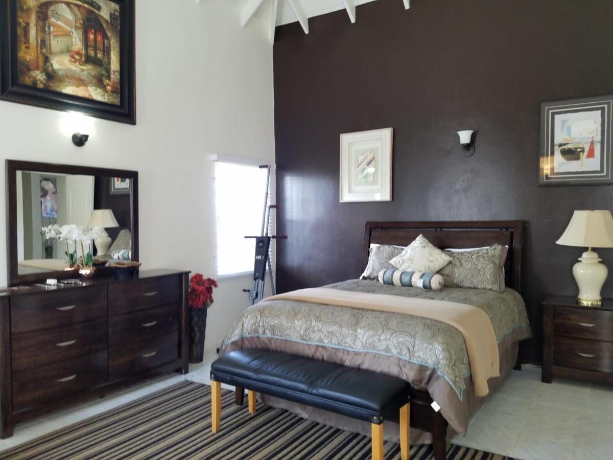 Bella Vista Vacation Apartment Монтего Бей Екстериор снимка