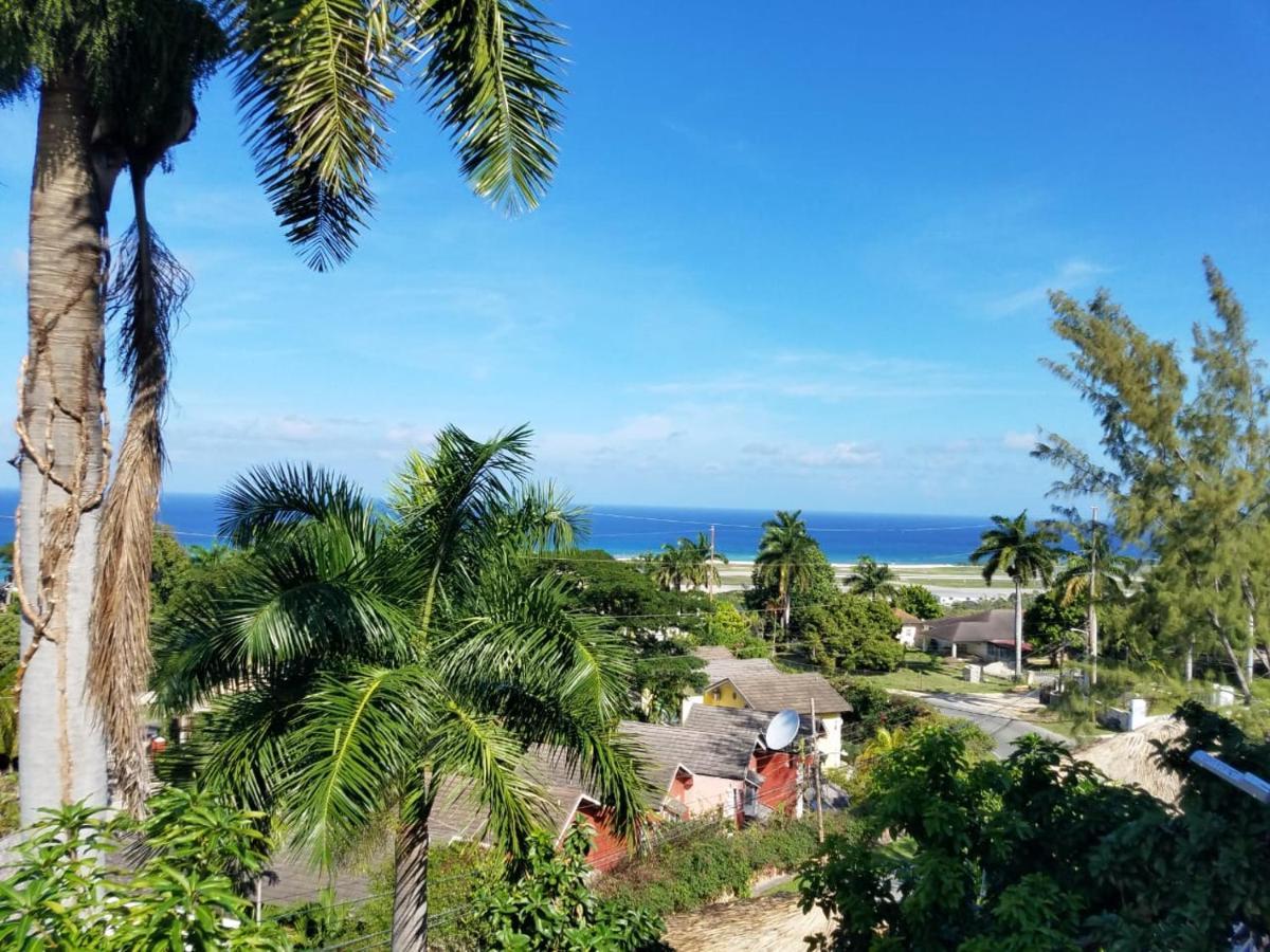 Bella Vista Vacation Apartment Монтего Бей Екстериор снимка