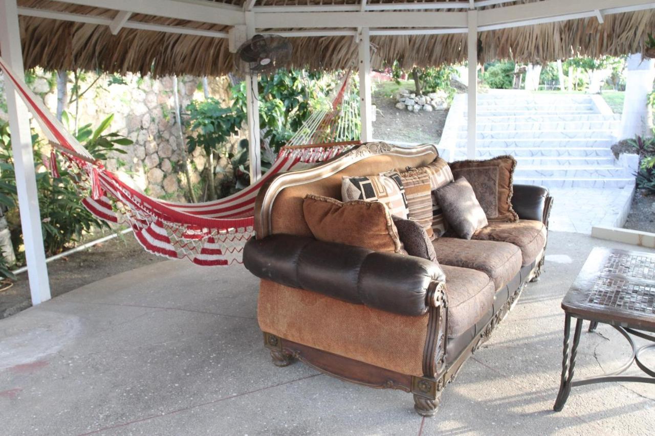 Bella Vista Vacation Apartment Монтего Бей Екстериор снимка