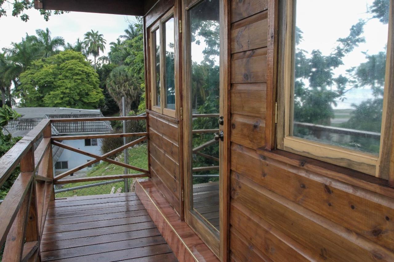 Bella Vista Vacation Apartment Монтего Бей Екстериор снимка