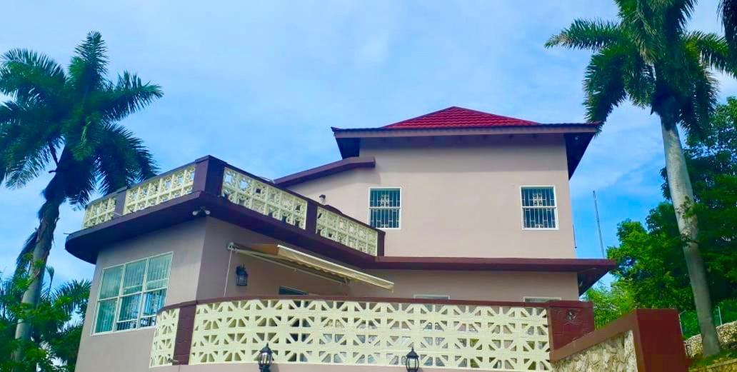 Bella Vista Vacation Apartment Монтего Бей Екстериор снимка