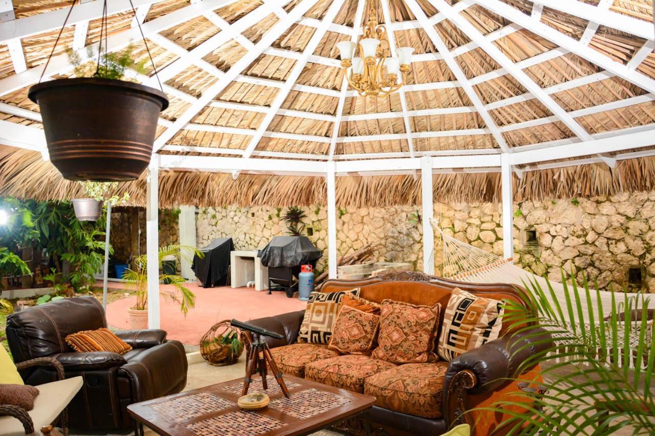 Bella Vista Vacation Apartment Монтего Бей Екстериор снимка