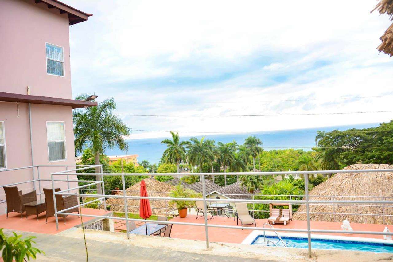 Bella Vista Vacation Apartment Монтего Бей Екстериор снимка
