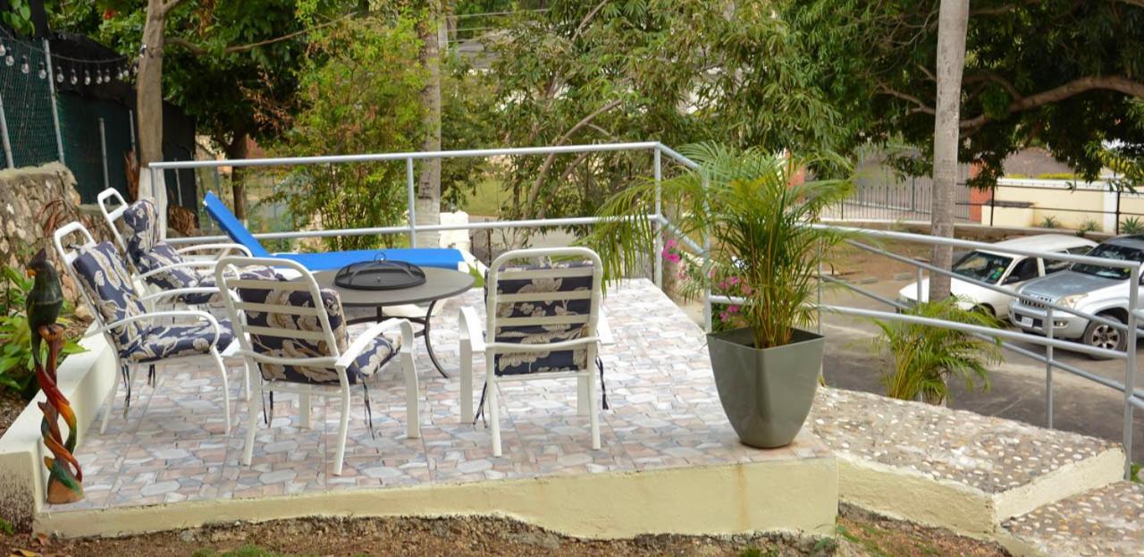Bella Vista Vacation Apartment Монтего Бей Екстериор снимка